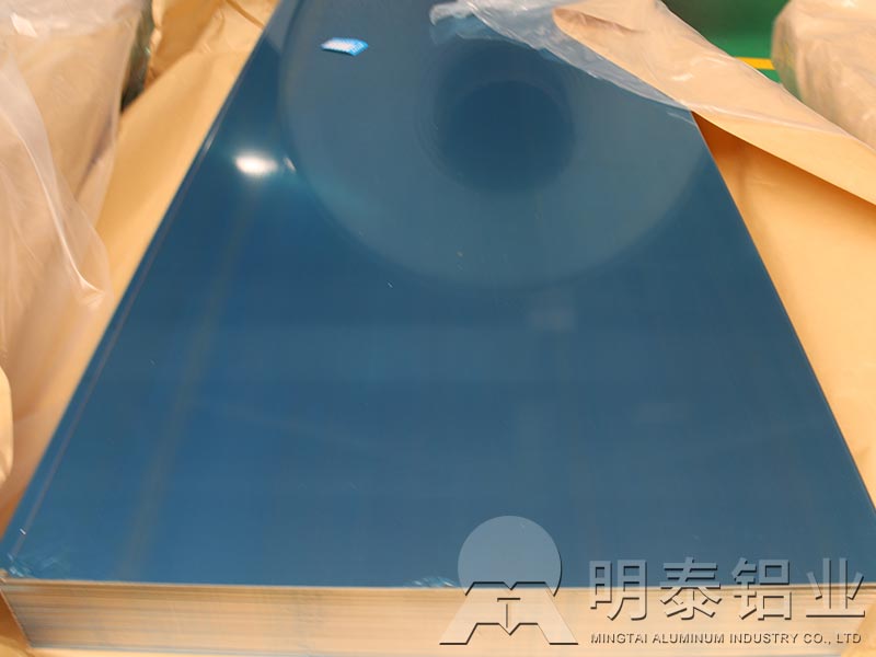 大海中远航者舰船，铝合金船舶龙骨助力起航
